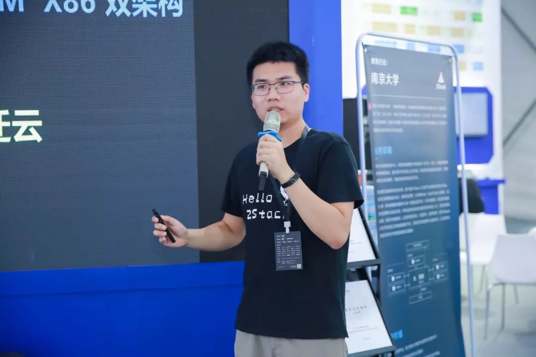 1538286298673804.jpg ZStack展区现场开课精彩瞬间1.jpg